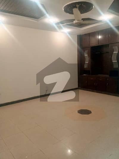 Bahria Town Phase 7 Upper Portion For rent Sized 10 Marla