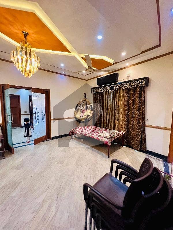 پنجاب کوآپریٹو ہاؤسنگ سوسائٹی لاہور میں 4 کمروں کا 10 مرلہ مکان 3.55 کروڑ میں برائے فروخت۔