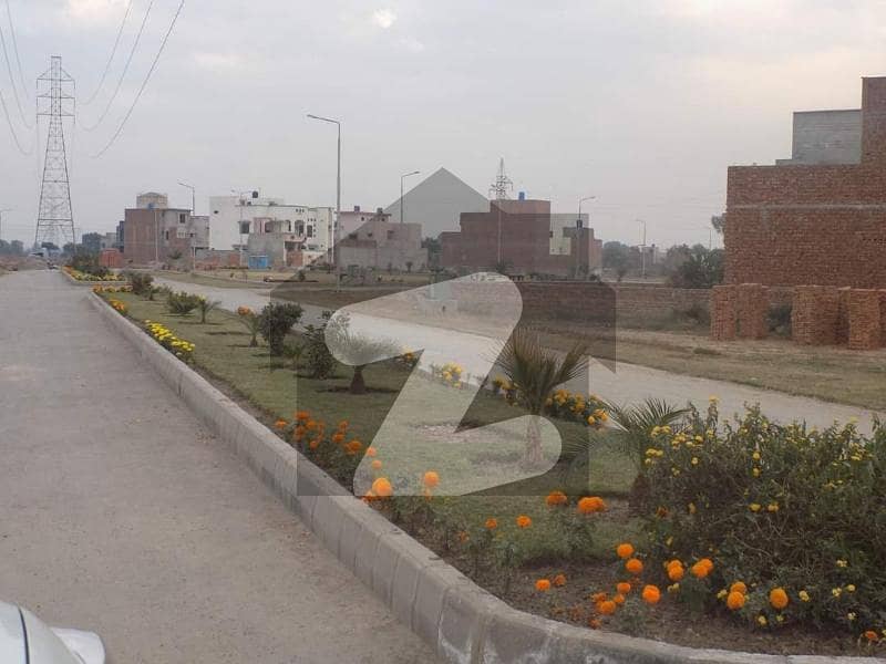 ستارہ ویلی فیصل آباد میں 1 کنال رہائشی پلاٹ 3.4 کروڑ میں برائے فروخت۔