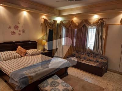 پی ای سی ایچ ایس بلاک 6 پی ای سی ایچ ایس,جمشید ٹاؤن,کراچی میں 4 کمروں کا 13 مرلہ مکان 6.5 کروڑ میں برائے فروخت۔