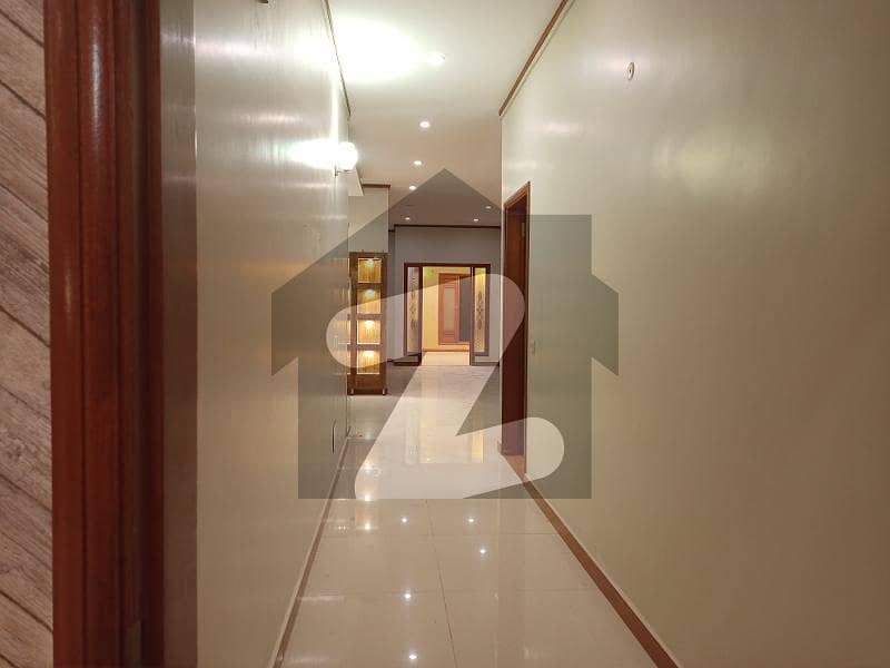 ڈی ایچ اے فیز 6 ڈی ایچ اے ڈیفینس,کراچی میں 6 کمروں کا 1 کنال مکان 4.5 لاکھ میں کرایہ پر دستیاب ہے۔