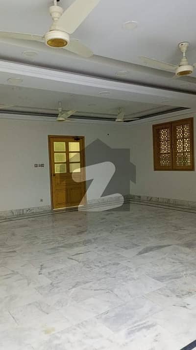 400 SQUARE YARDS GROUND PLUS ONE COMMERCIAL HOUSE FOR RENT IN GULISTAN-E-JAUHAR NEAR TO MAIN ROAD