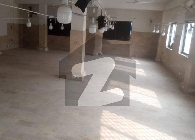 طارق روڈ کراچی میں 4 مرلہ عمارت 2.25 لاکھ میں کرایہ پر دستیاب ہے۔