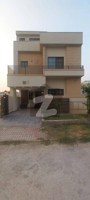 Sector E1 5.5 Marla Brand New Designer House 4xbedrooms 1 Drawing 2 Kitchen 1 Store Room Reasonable Dem 190