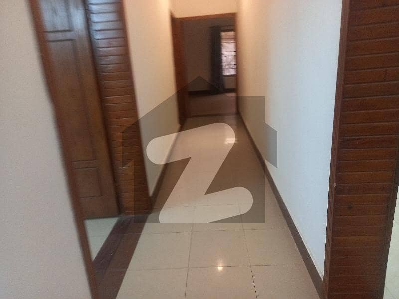 f10 size 700 tiles flooring upper portion 3beds Rent 155000 not real pic