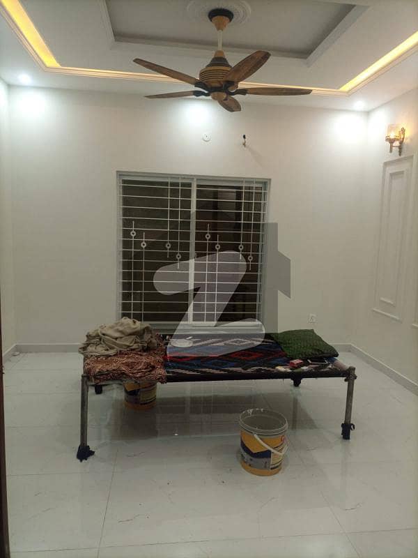 ویلینشیاء ہاؤسنگ سوسائٹی لاہور میں 4 کمروں کا 5 مرلہ مکان 2.64 کروڑ میں برائے فروخت۔
