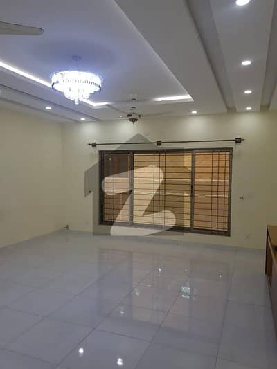 1 Kanal LEVISH Prime Location House For Rent