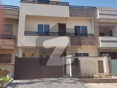 G 13 Brand New House Available 30*60 Front Open 5 Bed With Bath 2 Drawing Dining 2 TV Lounge 2 Kitchen 1 Servant Quarter Beautiful Location With Reasonable Price Near To Market And Markaz And Double Road And All Size Available