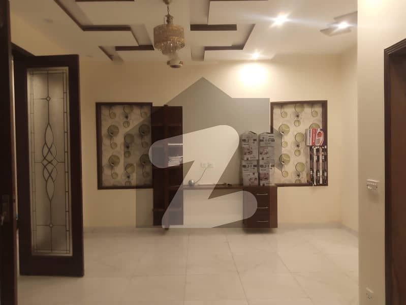 کینال گارڈن لاہور میں 5 کمروں کا 10 مرلہ مکان 2.55 کروڑ میں برائے فروخت۔