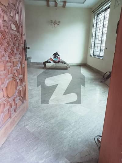 فیصل ٹاؤن لاہور میں 2 کمروں کا 10 مرلہ زیریں پورشن 75.0 ہزار میں کرایہ پر دستیاب ہے۔