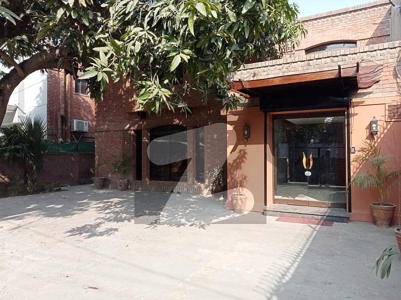 CANTT,1 KANAL COMMERCIAL BUILDING FOR RENT MAIN BOULEVARD GULBERG AND MALL ROAD UPPER MALL LAHORE