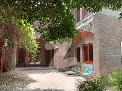 گلبرگ 2 گلبرگ,لاہور میں 4 کمروں کا 1 کنال مکان 15.5 کروڑ میں برائے فروخت۔