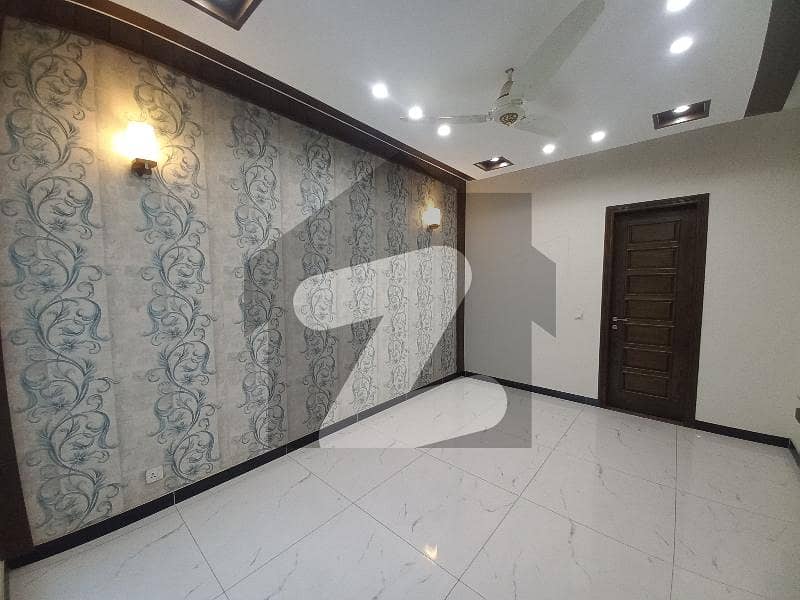ڈی ایچ اے فیز 8 سابقہ ​​پارک ویو ڈی ایچ اے فیز 8,ڈی ایچ اے ڈیفینس,لاہور میں 4 کمروں کا 10 مرلہ مکان 1.2 لاکھ میں کرایہ پر دستیاب ہے۔