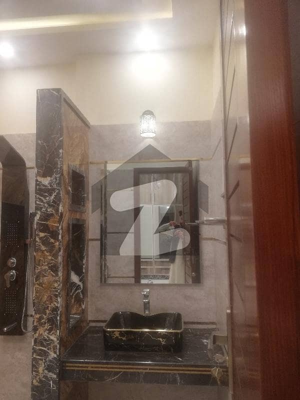 آرکیٹیکٹس انجنیئرز ہاؤسنگ سوسائٹی لاہور میں 5 کمروں کا 10 مرلہ مکان 85.0 ہزار میں کرایہ پر دستیاب ہے۔