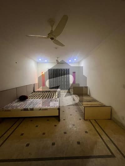 سنی پارک لاہور میں 3 کمروں کا 1 کنال بالائی پورشن 80.0 ہزار میں کرایہ پر دستیاب ہے۔