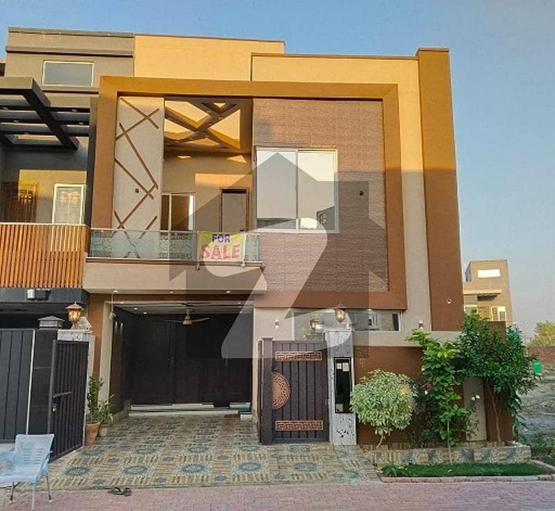 بحریہ ٹاؤن ۔ بلاک سی سی بحریہ ٹاؤن سیکٹرڈی,بحریہ ٹاؤن,لاہور میں 3 کمروں کا 5 مرلہ مکان 1.95 کروڑ میں برائے فروخت۔