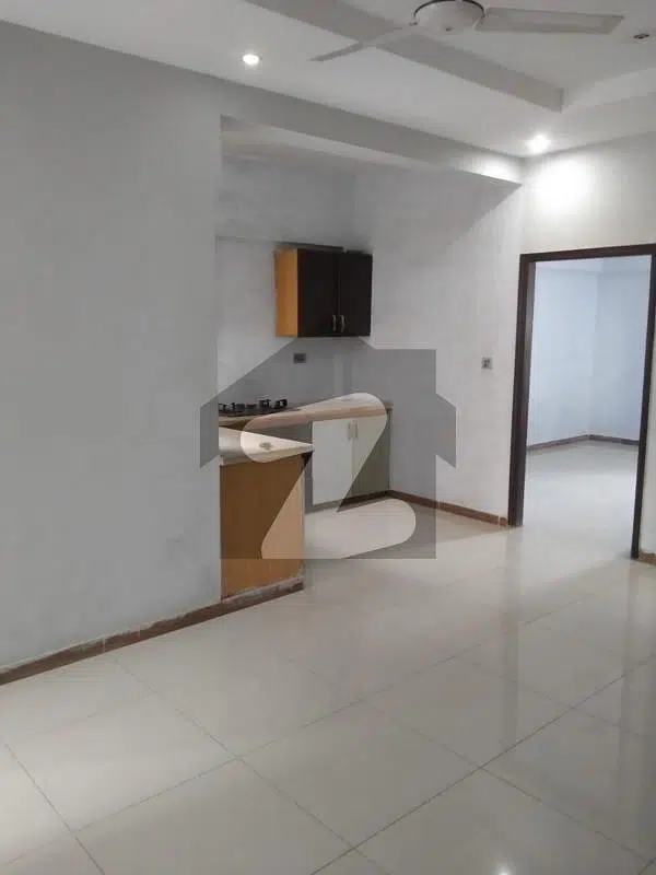 Prime Location 1020 Square Feet Flat In Ittehad Commercial Area