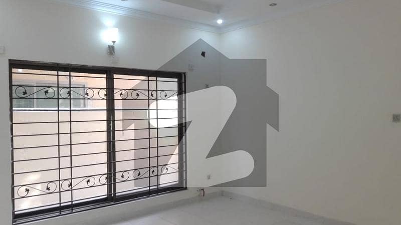 ٹاپ سٹی 1 اسلام آباد میں 4 کمروں کا 10 مرلہ مکان 4.1 کروڑ میں برائے فروخت۔