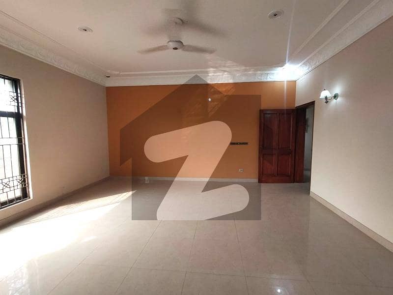 ڈی ایچ اے فیز 3 ڈیفنس (ڈی ایچ اے),لاہور میں 4 کمروں کا 1 کنال مکان 1.8 لاکھ میں کرایہ پر دستیاب ہے۔