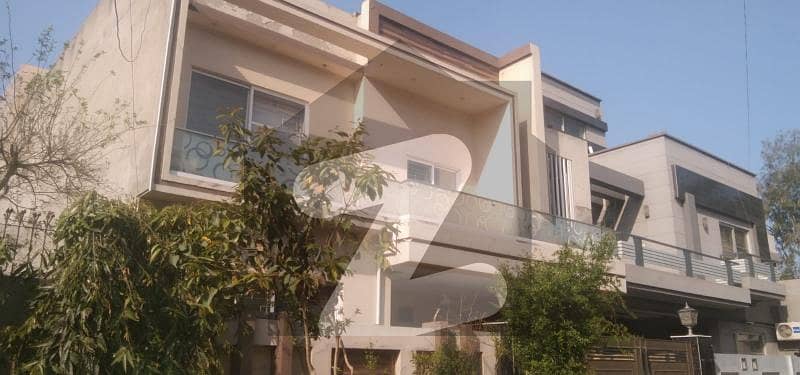10 Marla New Lower Portion For RENT In Johar Town Near To LDA Office