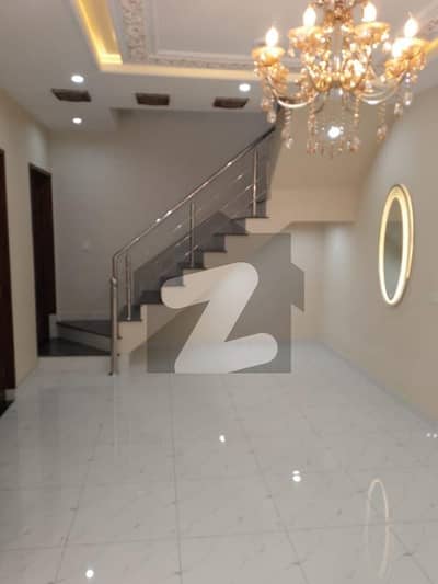 very beautiful house in ideal location of johar town