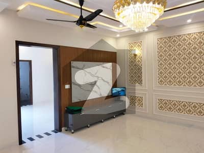 بحریہ ٹاؤن - طلحہ بلاک بحریہ ٹاؤن سیکٹر ای,بحریہ ٹاؤن,لاہور میں 5 کمروں کا 10 مرلہ مکان 3.5 کروڑ میں برائے فروخت۔