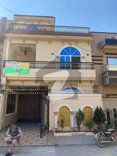 الرحمان گارڈن فیز 2 الرحمان گارڈن,لاہور میں 3 کمروں کا 4 مرلہ مکان 1.35 کروڑ میں برائے فروخت۔