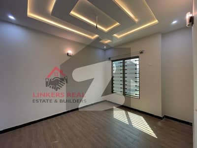 5 Marla brand New Corner House available for sale in Regi Model Town Zone 3 Sector C1