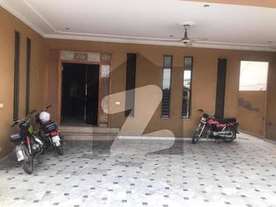 1 kanal Single Story House with 3 Master bedrooms For Sale in PIA Housing Scheme Lahore