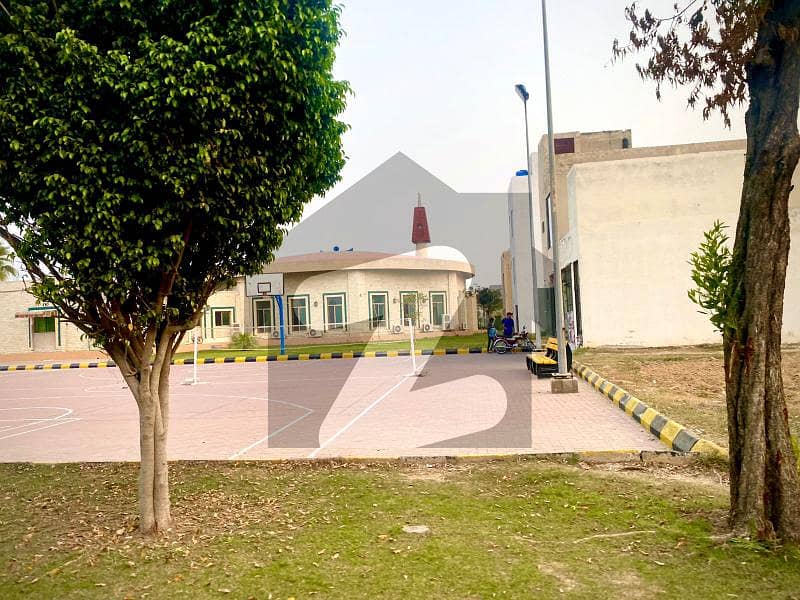 بحریہ نشیمن لاہور میں 2 مرلہ کمرشل پلاٹ 65.0 لاکھ میں برائے فروخت۔