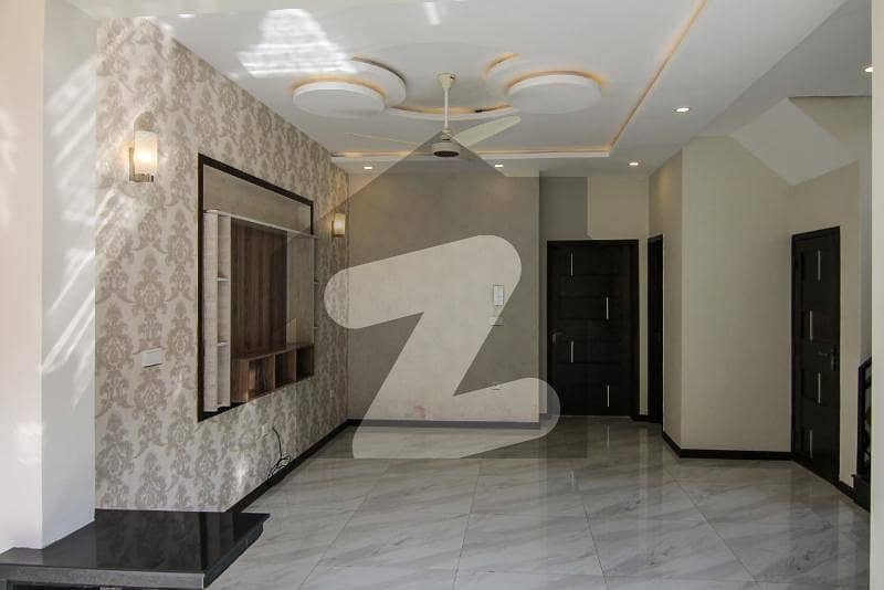 1 Bed Luxury Apartment On Top Location IN Bahria Town For Urgent Sale