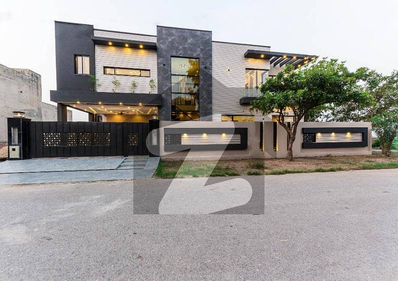 13.5 MARLA BRAND NEW MODERN HOUSE NEAR MOSQUE AND PARK