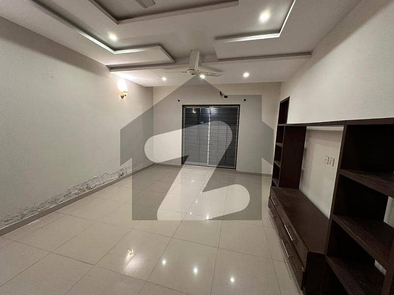 ڈی ایچ اے فیز 6 ڈیفنس (ڈی ایچ اے),لاہور میں 4 کمروں کا 10 مرلہ مکان 1.7 لاکھ میں کرایہ پر دستیاب ہے۔