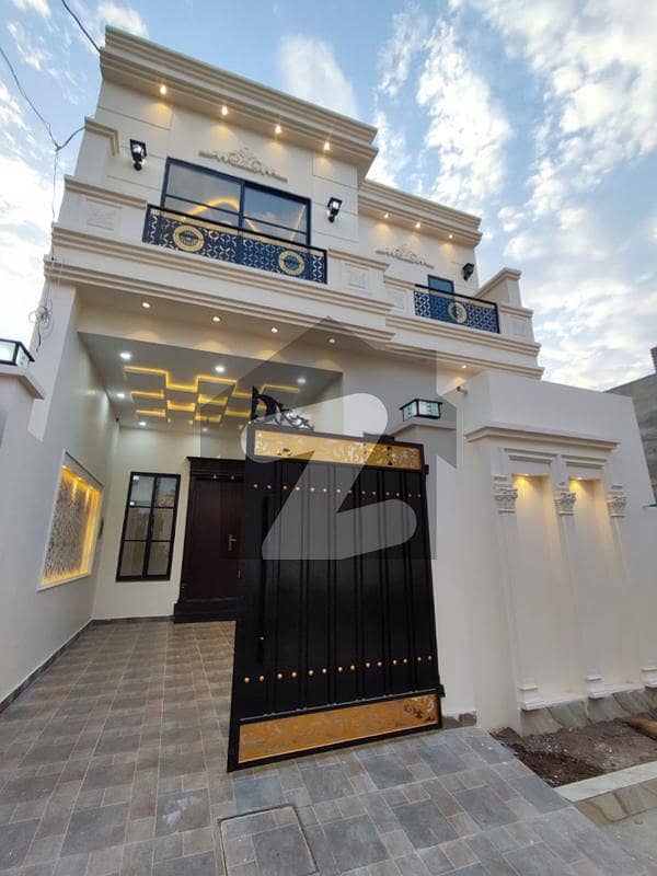 4.5 Marla luxury House Available for Sale (Main access to model town)