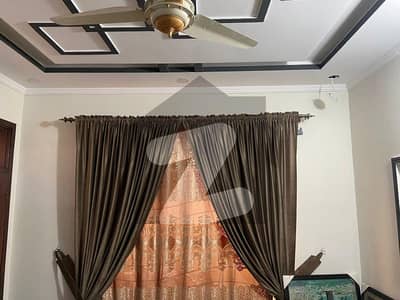 سوان گارڈن اسلام آباد میں 2 کمروں کا 9 مرلہ مکان 1.85 کروڑ میں برائے فروخت۔