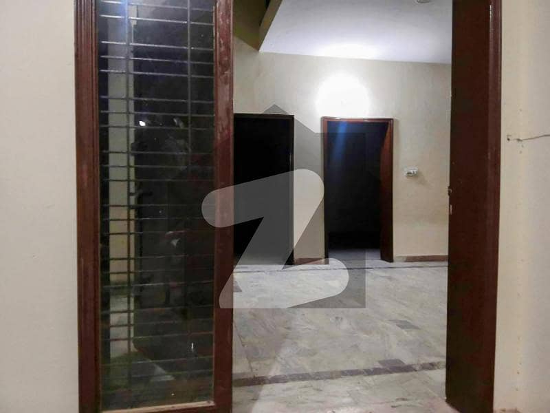 فیصل ٹاؤن ۔ بلاک ڈی فیصل ٹاؤن,لاہور میں 4 کمروں کا 9 مرلہ مکان 1.2 لاکھ میں کرایہ پر دستیاب ہے۔