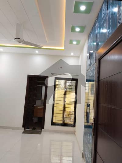 بحریہ آرچرڈ لاہور میں 5 کمروں کا 8 مرلہ مکان 68.0 ہزار میں کرایہ پر دستیاب ہے۔