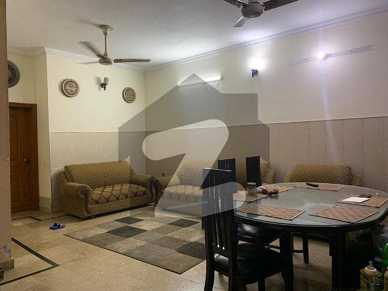 کیولری گراؤنڈ لاہور میں 5 کمروں کا 10 مرلہ مکان 3.6 کروڑ میں برائے فروخت۔