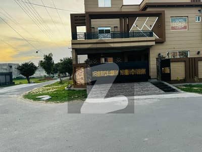 IDEAL LOCATION, 10 MARLA BRAND-NEW HOUSE AVAILABLE FOR SALE IN UET HOUSING SOCIETY