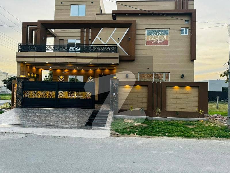 10 MARLA TOP LOCATION HOUSE AVAILABLE FOR SALE IN UET HOUSING SOCIETY
