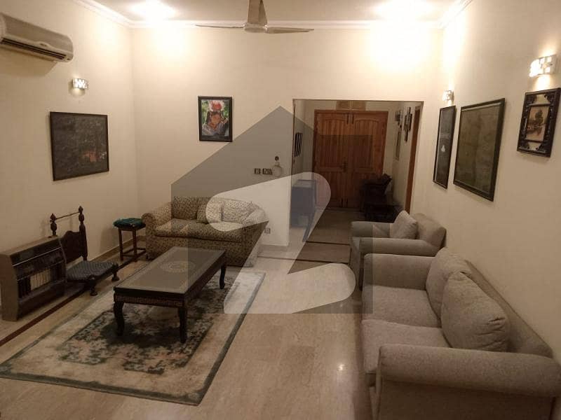 1 Kanal up portion Furnished available for Rent in DHA y