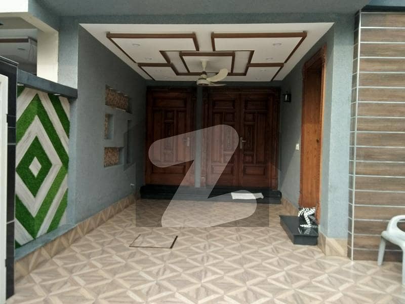 بحریہ ٹاؤن ۔ بلاک اے اے بحریہ ٹاؤن سیکٹرڈی,بحریہ ٹاؤن,لاہور میں 3 کمروں کا 5 مرلہ مکان 2.3 کروڑ میں برائے فروخت۔