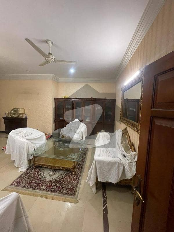 جوہر ٹاؤن لاہور میں 5 کمروں کا 1 کنال مکان 1.87 لاکھ میں کرایہ پر دستیاب ہے۔