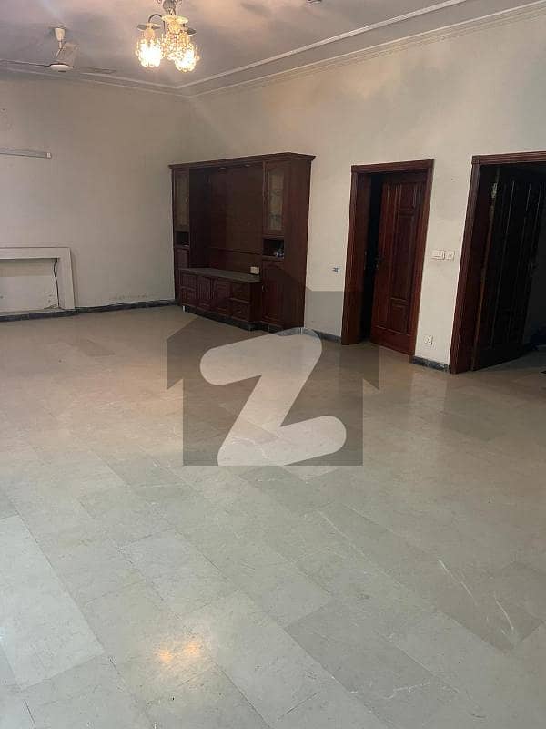 واپڈا ٹاؤن لاہور میں 5 کمروں کا 1 کنال مکان 1.88 لاکھ میں کرایہ پر دستیاب ہے۔