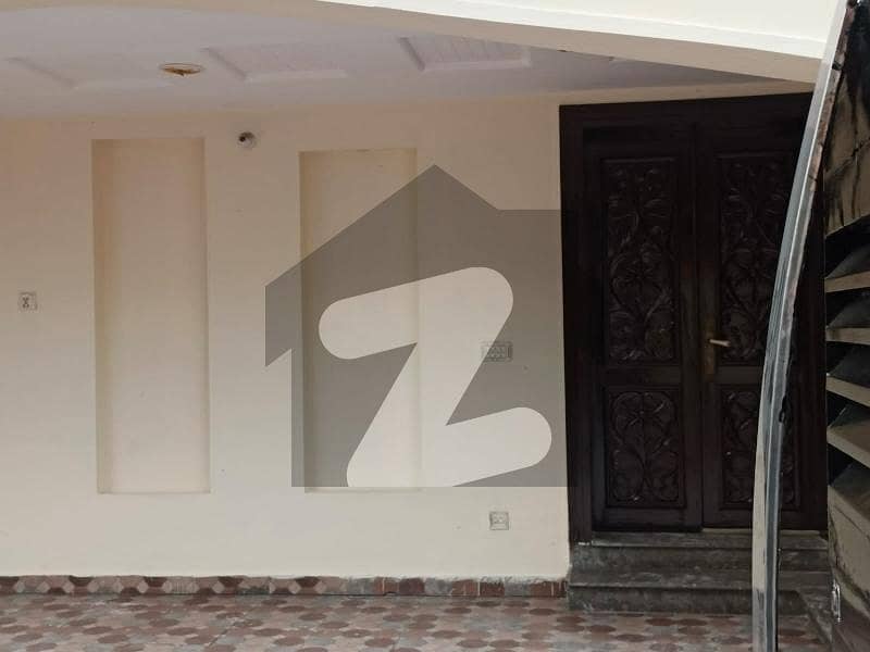 بحریہ ٹاؤن جاسمین بلاک بحریہ ٹاؤن سیکٹر سی,بحریہ ٹاؤن,لاہور میں 5 کمروں کا 10 مرلہ مکان 1.25 لاکھ میں کرایہ پر دستیاب ہے۔