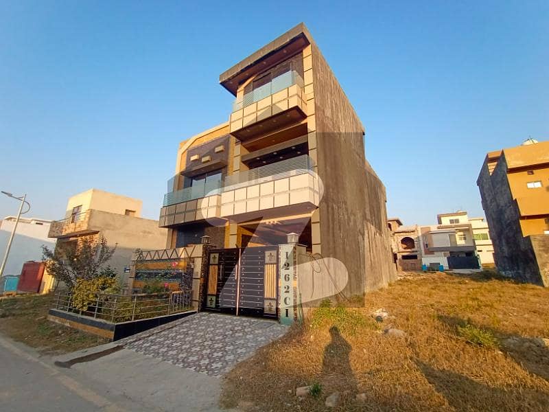 MULTI GARDENS B17 ISLAMABAD C1 BLOCK 5 MARLA BEAUTIFUL LOCATION HOUSE IS AVAILABLE FOR SALE ON VERY REASONABLE PRICE (INVESTOR RATE) A* CONSTRUCTION