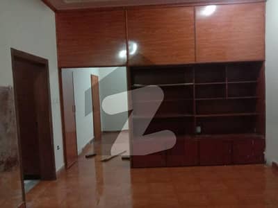 Prime Location 12 Marla House In Ahbab Colony For rent