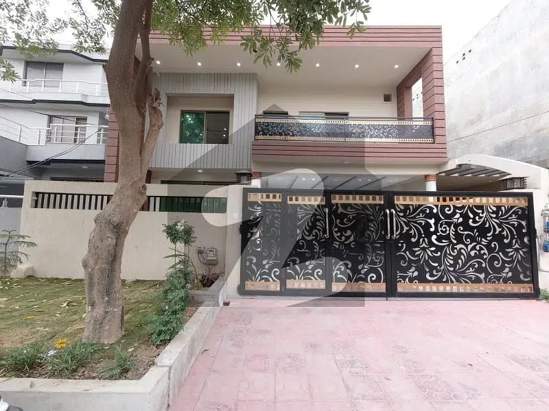 On Excellent Location 10 Marla House For sale In Gulraiz Housing Scheme
