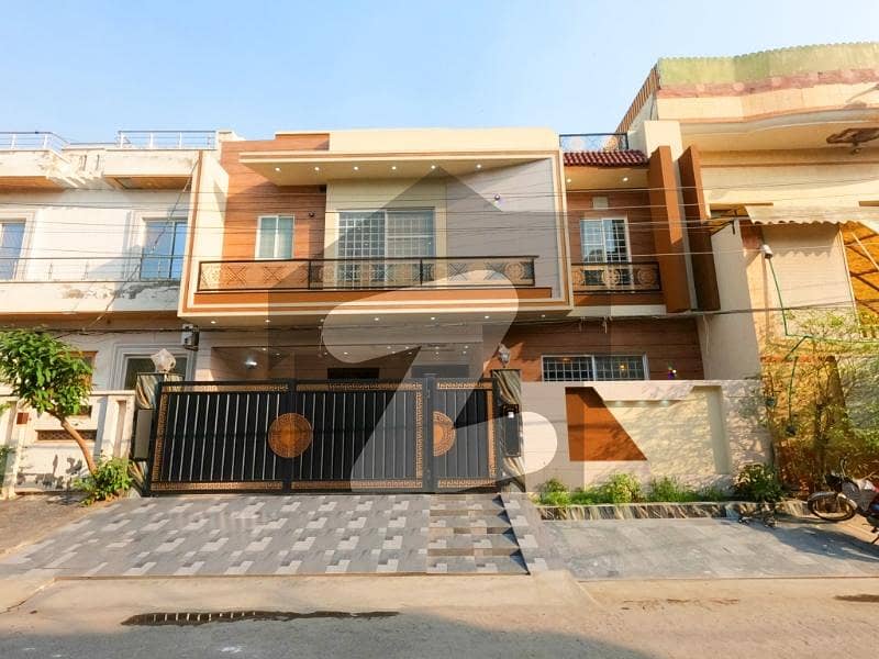 10 Marla House Situated In Allama Iqbal Town - Gulshan Block For sale