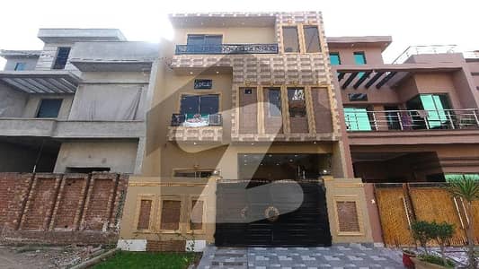 Prominently-Located House Available In Bismillah Housing Scheme - Block B For Sale